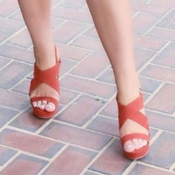 BRAND NEW QUPID DEARLY BRICK SUEDE CRISSCROSS ANKLE STRAP OPEN TOE SANDAL - Picture 1 of 16